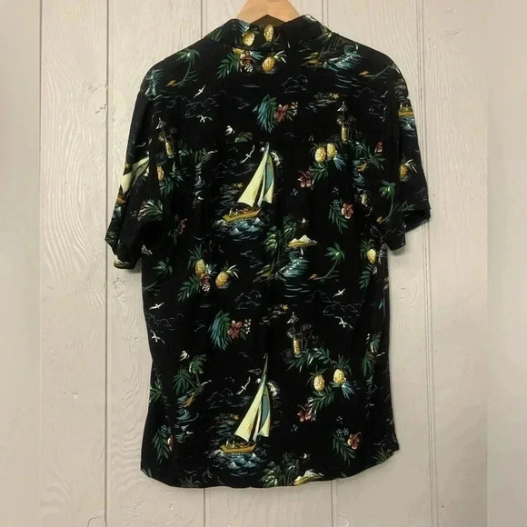 Pineappple moon Hawaiian 🌺 button down shirt boats pineapples 🍍 | size medium - Picture 3 of 7